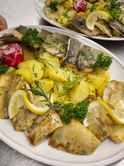 österreich-essen-ronis-schmankerl-oberwirt-kartoffel-fisch